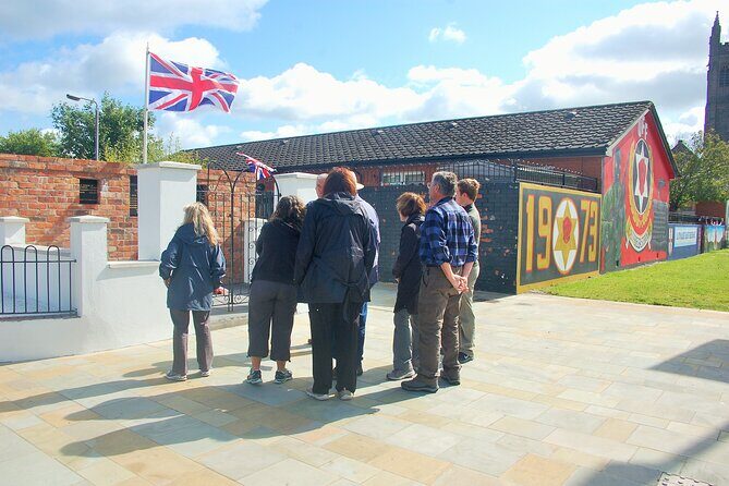 1 Hour Express Belfast Taxi/Cab Tour History, Murals, Troubles - Black taxi, short time, strong context