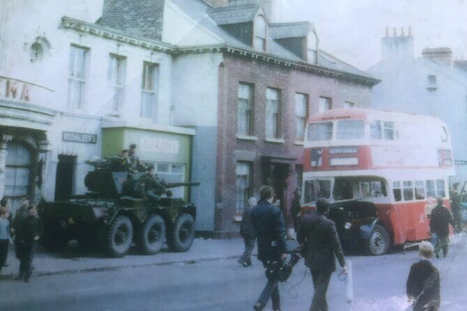 Award Winning Express 2 Hours Belfast Black Taxi/Cab tours - Stop 1: Shankill Road Murals, Bonfires, and Loyalist Origins