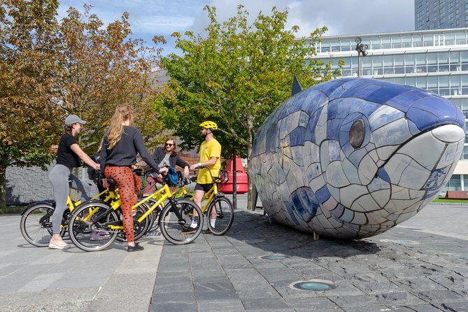 Belfast Bike Tours - Kelly’s Cellars and the classic Belfast pub stop