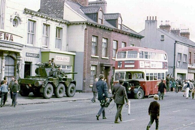 Cab Tours Belfast Famous Black taxi tours 2 hrs The Troubles - A Black Taxi Tour Is the Fastest Way to Read Belfast’s Split City
