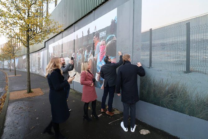 Falls road Murals Walking Tour with former prisoners - Starting at Divis Tower: easy to find, easy to return