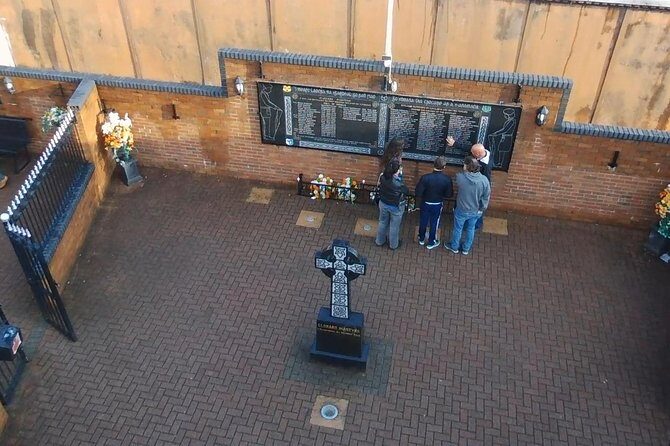 Famous 1.5 hour Belfast Murals Tour - The 1.5-hour format: why the van tour rhythm works