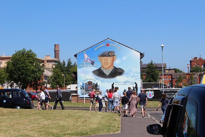 Famous 1.5 hour Belfast Murals Tour - Divis Street International Mural Wall: how “famous” murals become readable