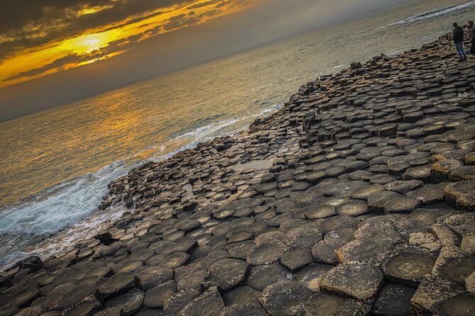 Giants Causeway Tour from Belfast + FREE Belfast Mural Tour - Comfort, timing, and who the private setup helps most