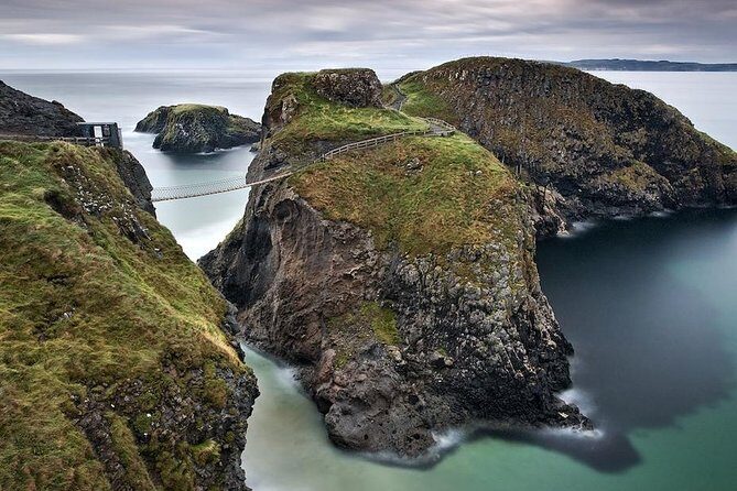 Giant's Causeway Tour from Belfast - Luxury Bus + Castles Tour - Lunch at the coast: plan to pay extra and don’t expect it to be perfect