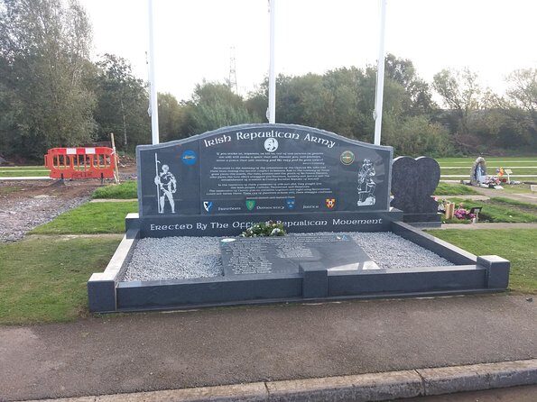 IRA Troubles Conflict Private Tour Museum Graves Murals and Political Analysis - Falls Road and Divis Street: Murals as Political Language