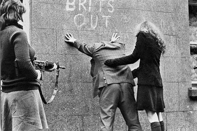 IRA Troubles Conflict Private Tour Museum Graves Murals and Political Analysis - Peace Walls: Signing Your Name Where Segregation Still Exists