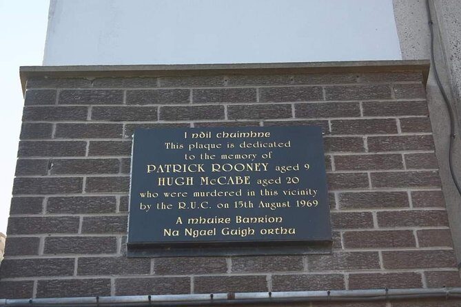 Official World Famous Belfast Black Taxi Tour - Divis and the Welcome Wall on the Falls Road: where murals start the story