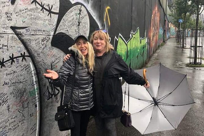 Official World Famous Belfast Taxi Tour ™ - Your guide experience: what to expect from Belfast locals