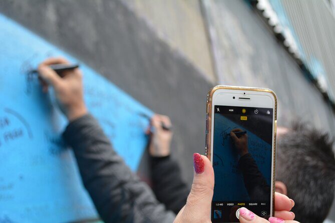 Private 1 Hour Belfast Taxi cab Tour - Peace Wall: how separation works when it’s still around