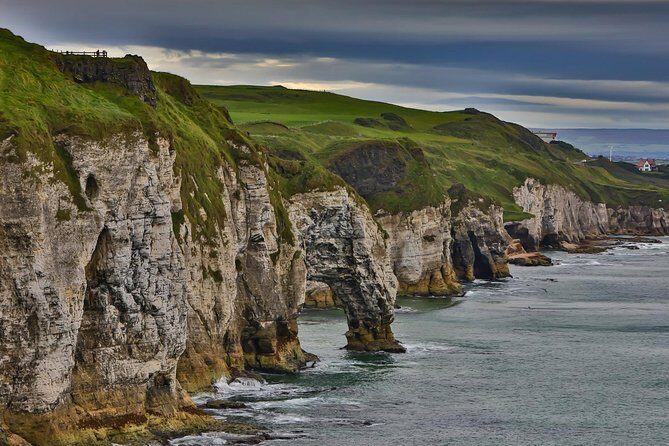Private Giants Causeway and Antrim Coast Tour - Bushmills Distillery and Dunluce Castle: whiskey + cliff ruins