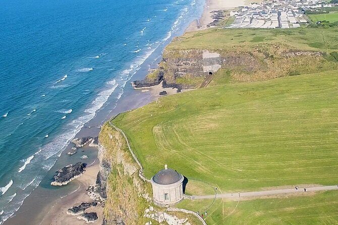 Private Tour - Causeway, Castles & Whiskey Tour - Game of Thrones - Dunluce Castle: Greyjoy ruins over the water