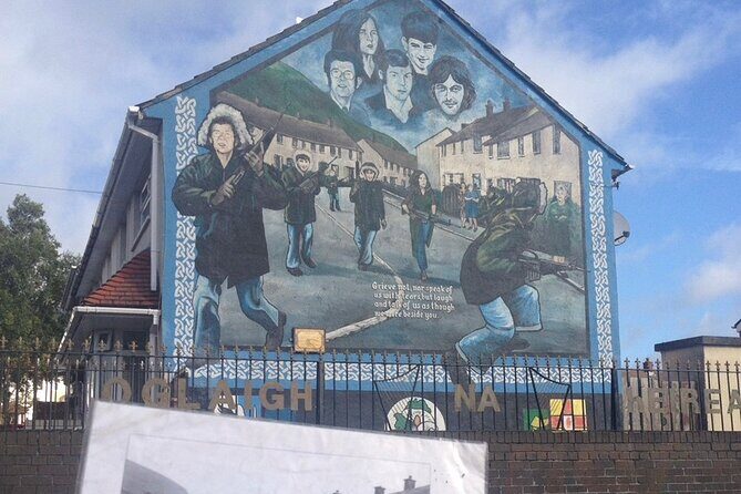 The Troubles and iconic award winning taxi 2hr private cab tour - Guide quality is the difference between a drive and a lesson